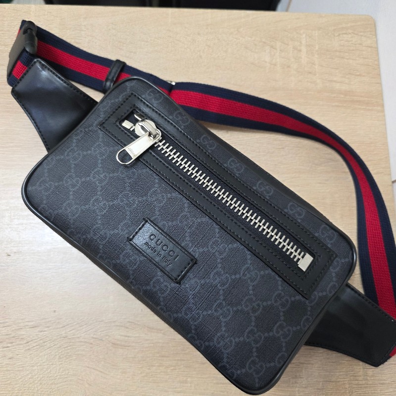 [ 新年優惠福利持續中🧧] Gucci黑灰老花拉鏈胸口包-1