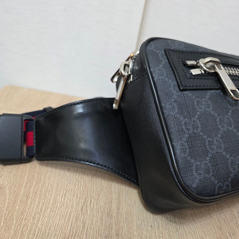 [ 新年優惠福利持續中🧧] Gucci黑灰老花拉鏈胸口包-3