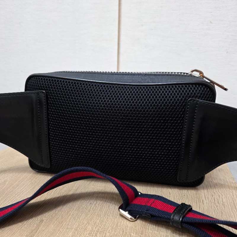 [ 新年優惠福利持續中🧧] Gucci黑灰老花拉鏈胸口包-8