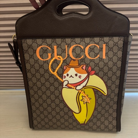 🔥 限量插畫款 GUCCI GG Supreme 手提斜背包 🔥 潮流感 × 收藏感兼具