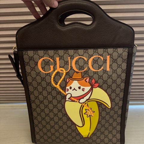 🔥 限量插畫款 GUCCI GG Supreme 手提斜背包 🔥 潮流感 × 收藏感兼具