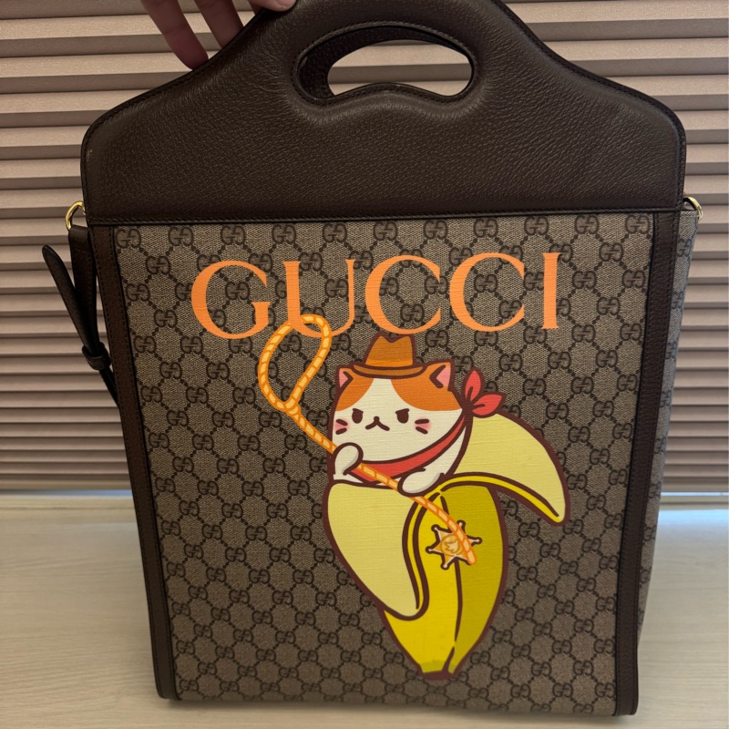 🔥 限量插畫款 GUCCI GG Supreme 手提斜背包 🔥 潮流感 × 收藏感兼具-1