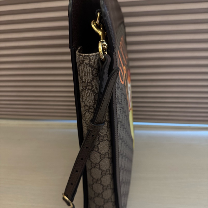 🔥 限量插畫款 GUCCI GG Supreme 手提斜背包 🔥 潮流感 × 收藏感兼具-4