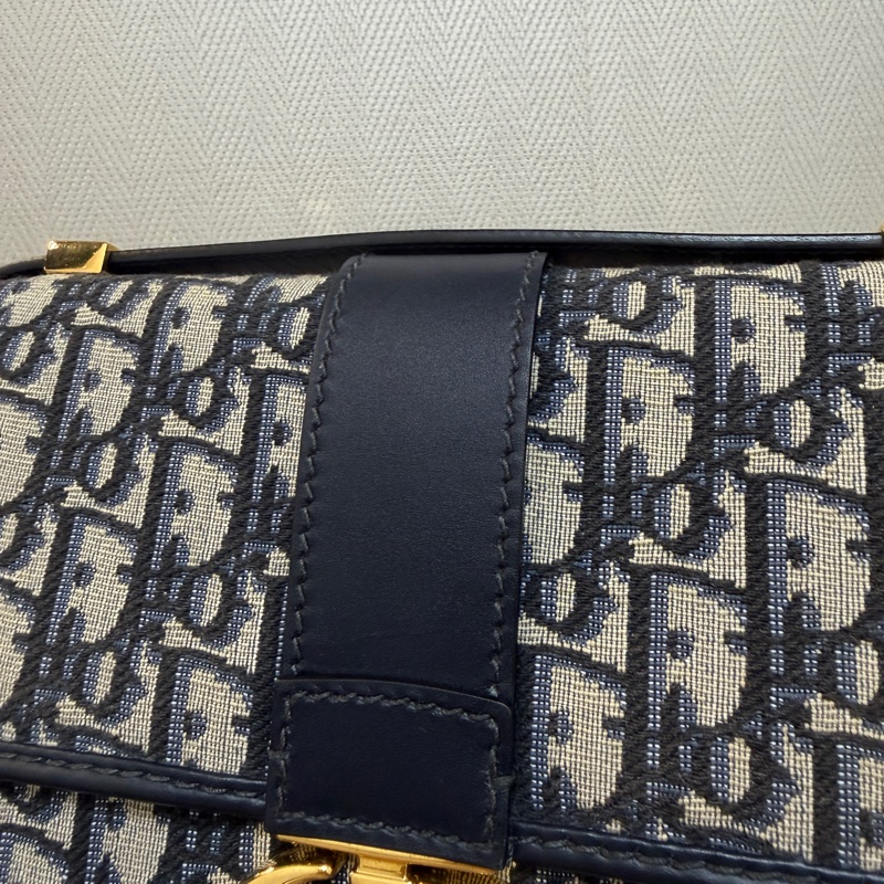 Dior 藍提花布霧金釦30 Montaigne小號肩斜背包-2