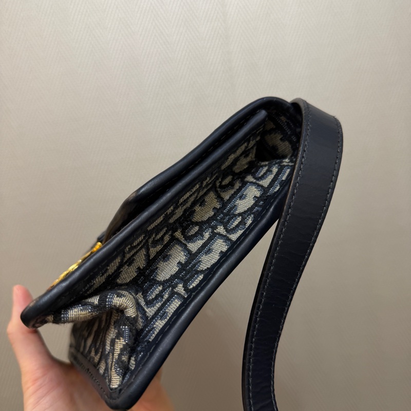 Dior 藍提花布霧金釦30 Montaigne小號肩斜背包-3