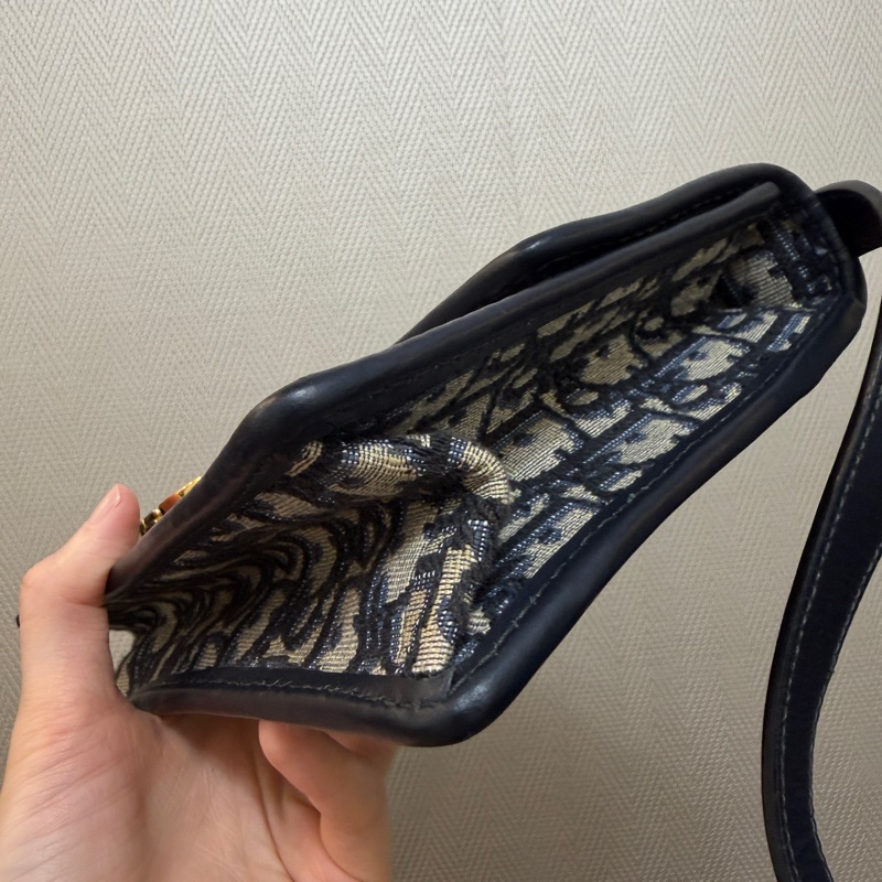 Dior 藍提花布霧金釦30 Montaigne小號肩斜背包-4