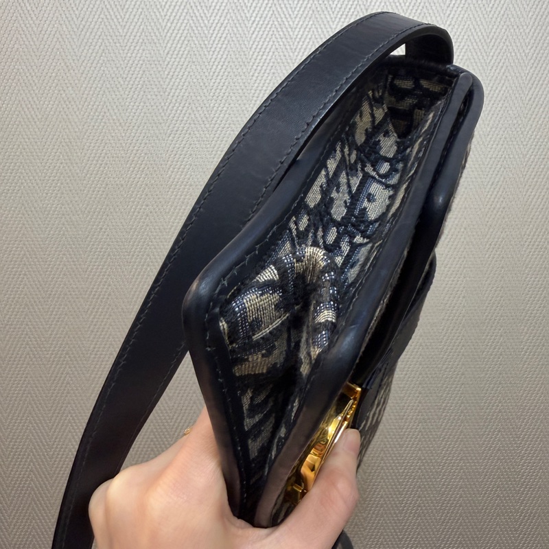 Dior 藍提花布霧金釦30 Montaigne小號肩斜背包-6