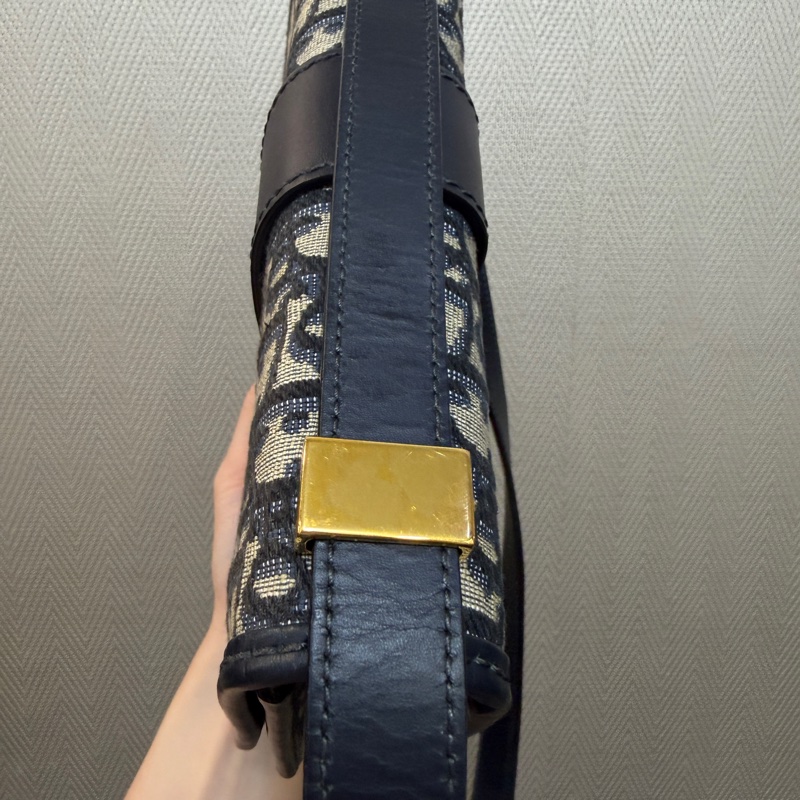 Dior 藍提花布霧金釦30 Montaigne小號肩斜背包-8
