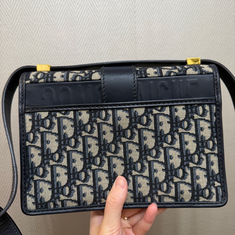 Dior 藍提花布霧金釦30 Montaigne小號肩斜背包-10