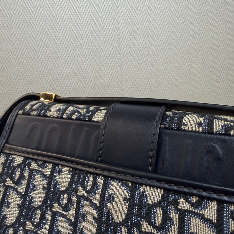 Dior 藍提花布霧金釦30 Montaigne小號肩斜背包-11