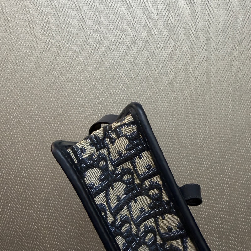 Dior 藍提花布霧金釦30 Montaigne小號肩斜背包-13