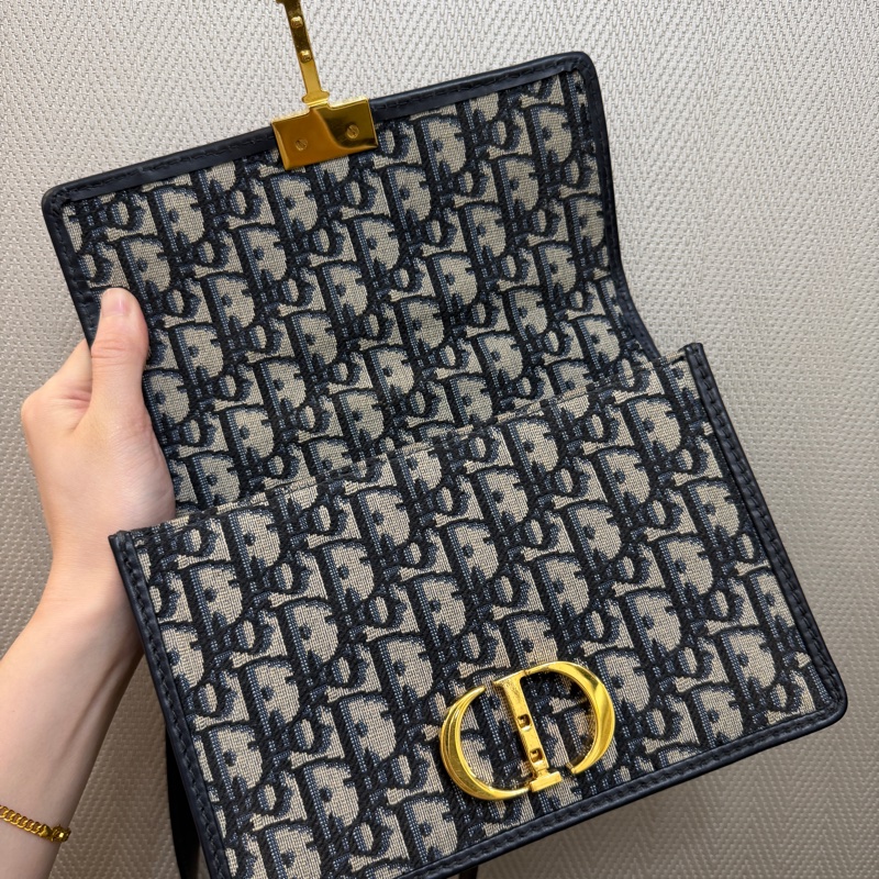 Dior 藍提花布霧金釦30 Montaigne小號肩斜背包-15