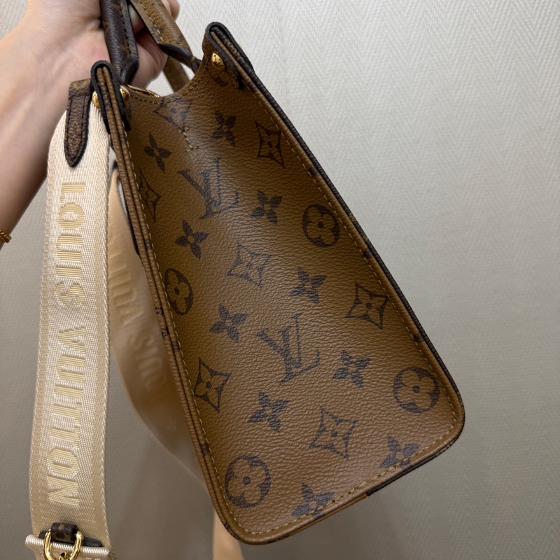 LV 雙色原花金釦On the go PM手提斜背包M46373-2