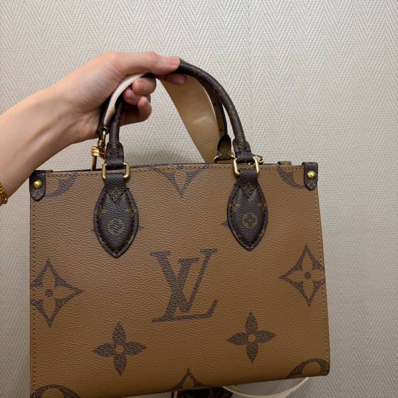 LV 雙色原花金釦On the go PM手提斜背包M46373-3