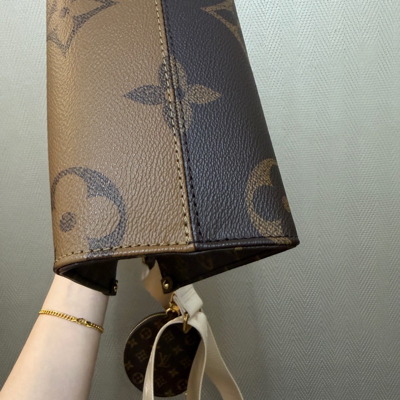 LV 雙色原花金釦On the go PM手提斜背包M46373-7