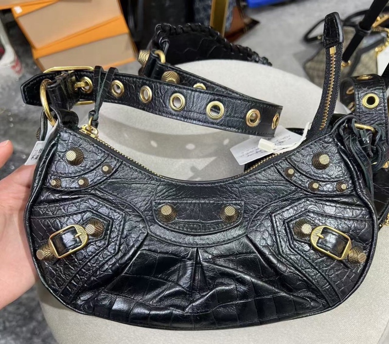 Balenciaga #巴黎世家 Le Cagole xs 黑金牛皮 鱷魚壓紋 半月包-0