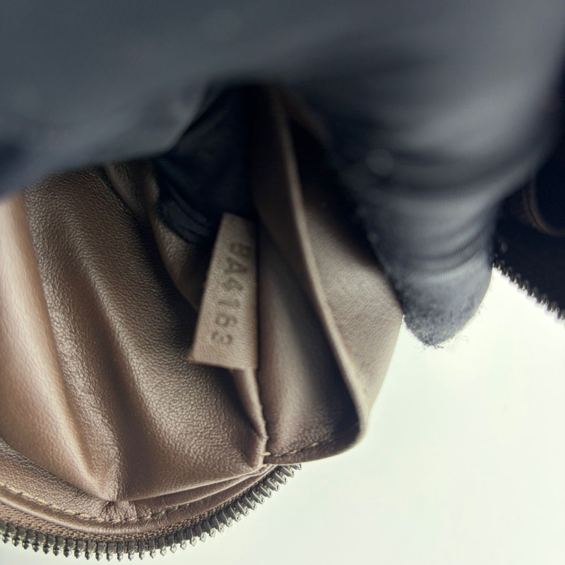 路易威登 拉鍊包-1