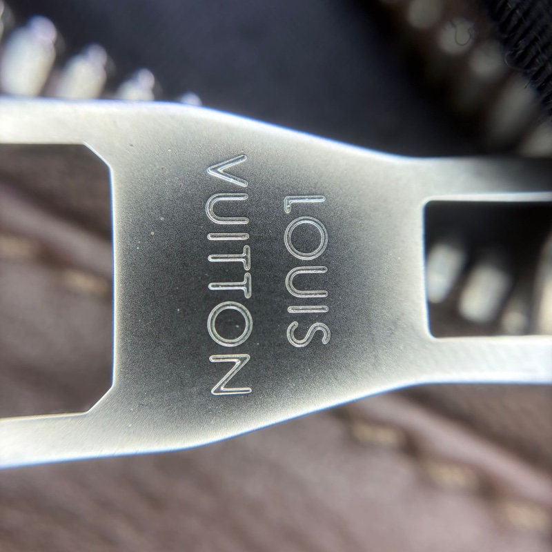 路易威登 拉鍊包-13