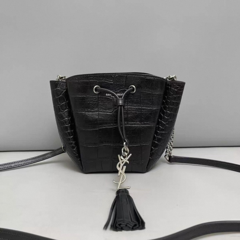 YSL聖羅蘭 黑銀鰐魚壓紋流蘇抽繩水桶包-0