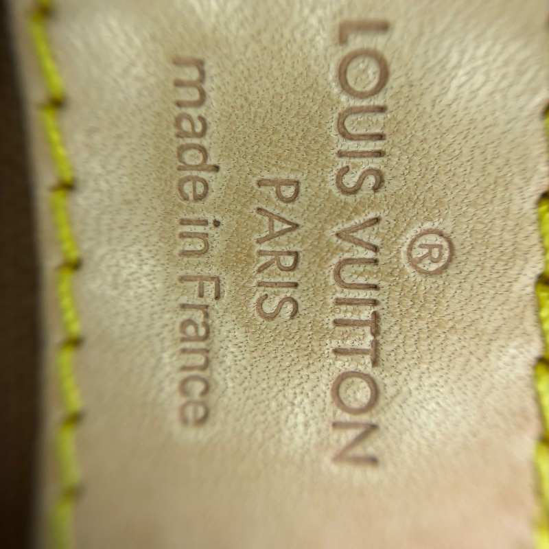 路易威登 三角拉鍊包-1