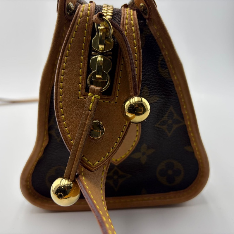 路易威登 三角拉鍊包-4