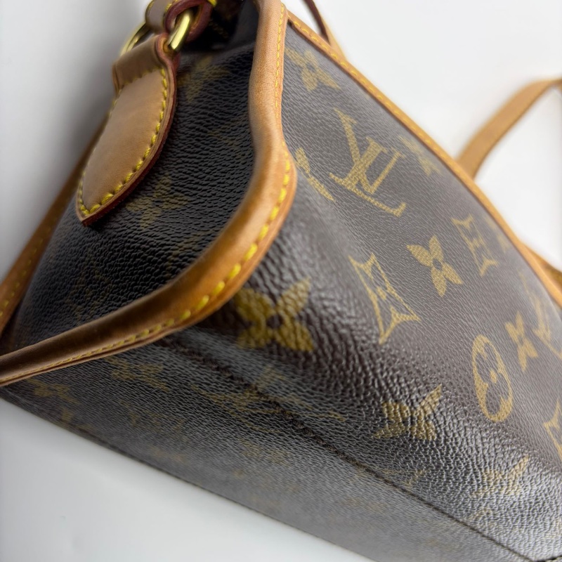 路易威登 三角拉鍊包-9