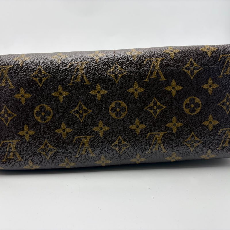 路易威登 三角拉鍊包-13