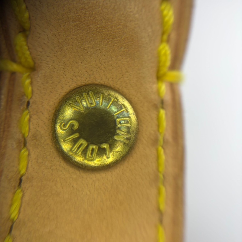 路易威登 三角拉鍊包-18