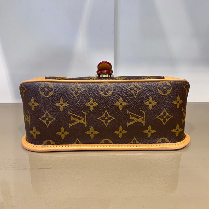LV 原花Diane金釦下蓋手提肩斜背法棍包-2