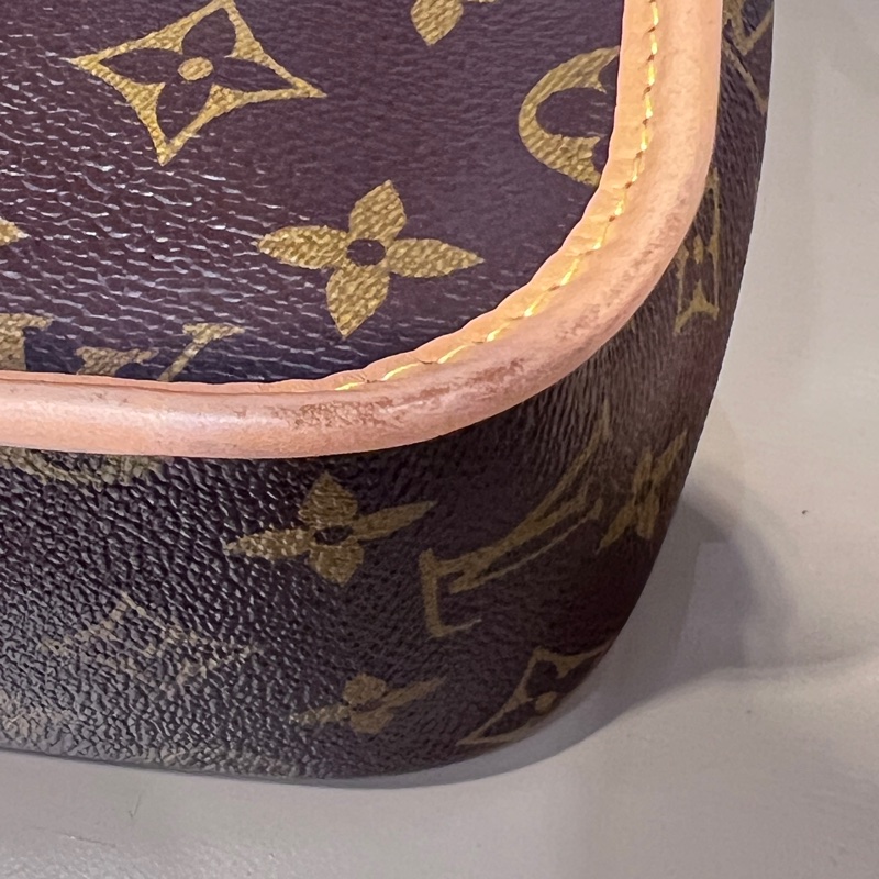 LV 原花Diane金釦下蓋手提肩斜背法棍包-8