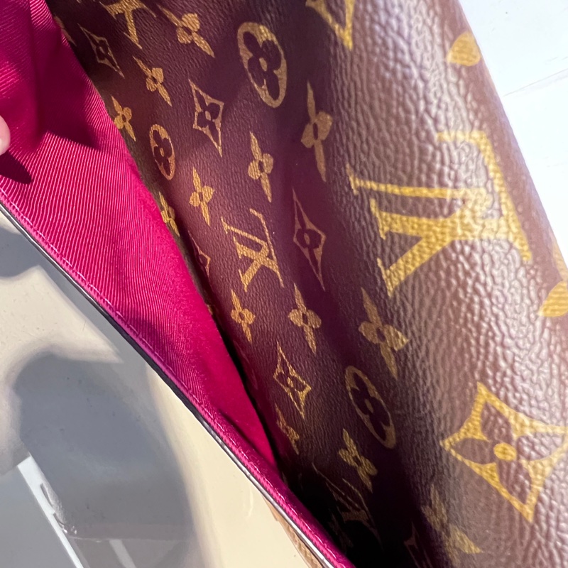 LV 原花Diane金釦下蓋手提肩斜背法棍包-12