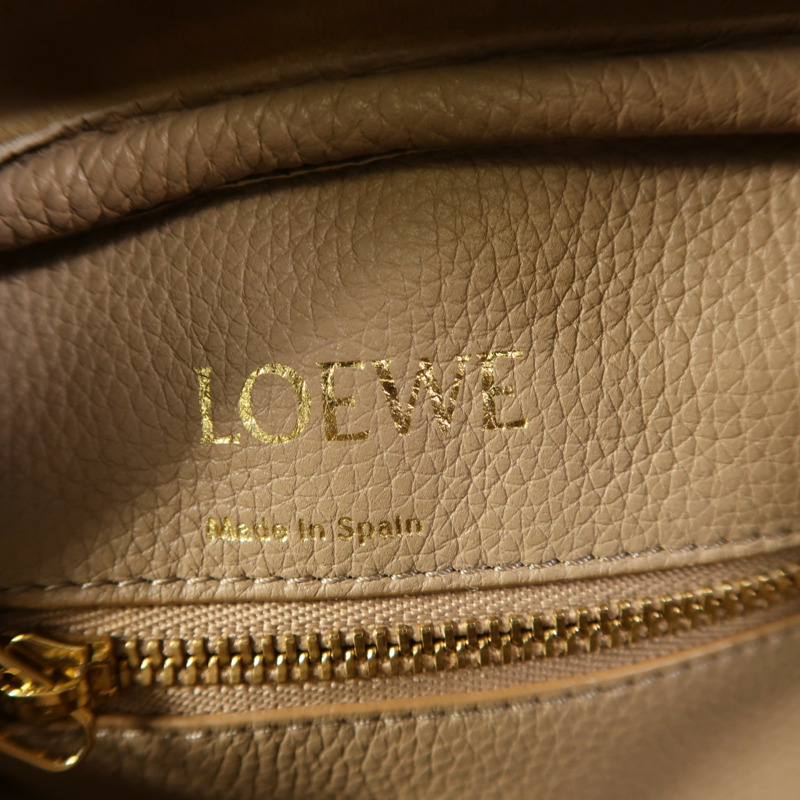 LOEWE 牛皮皮革Amazona 19金扣手挽肩背兩用袋-5