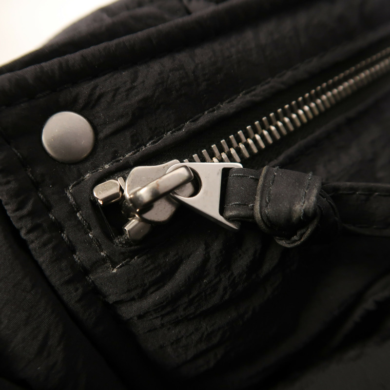 BOTTEGA VENETA 尼龍Padded Tech Cassette銀扣肩背袋-13