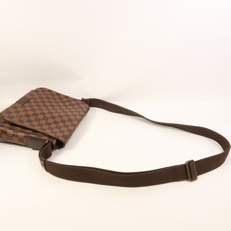 LOUIS VUITTON Damier District PM肩背袋-7
