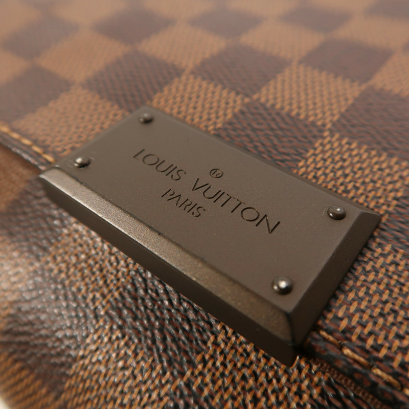 LOUIS VUITTON Damier District PM肩背袋-8