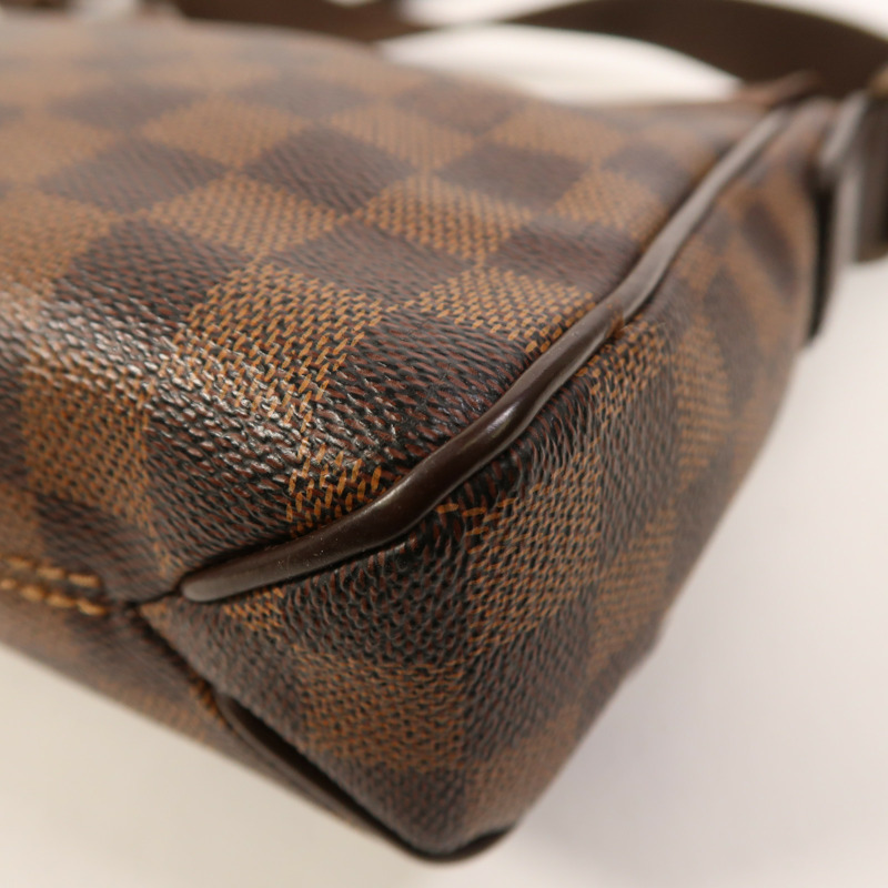 LOUIS VUITTON Damier District PM肩背袋-11