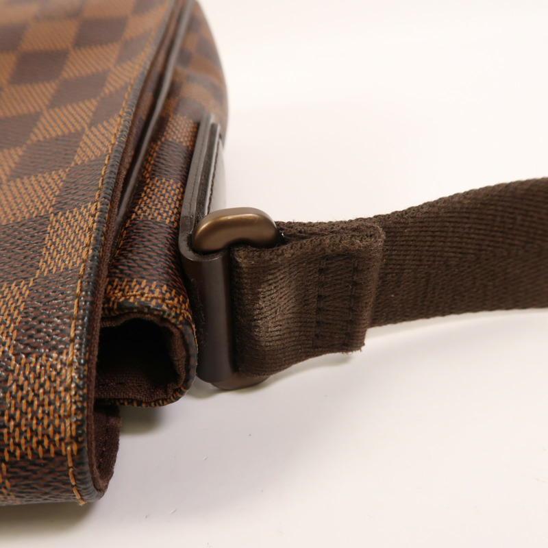 LOUIS VUITTON Damier District PM肩背袋-14