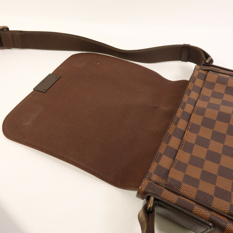 LOUIS VUITTON Damier District PM肩背袋-15