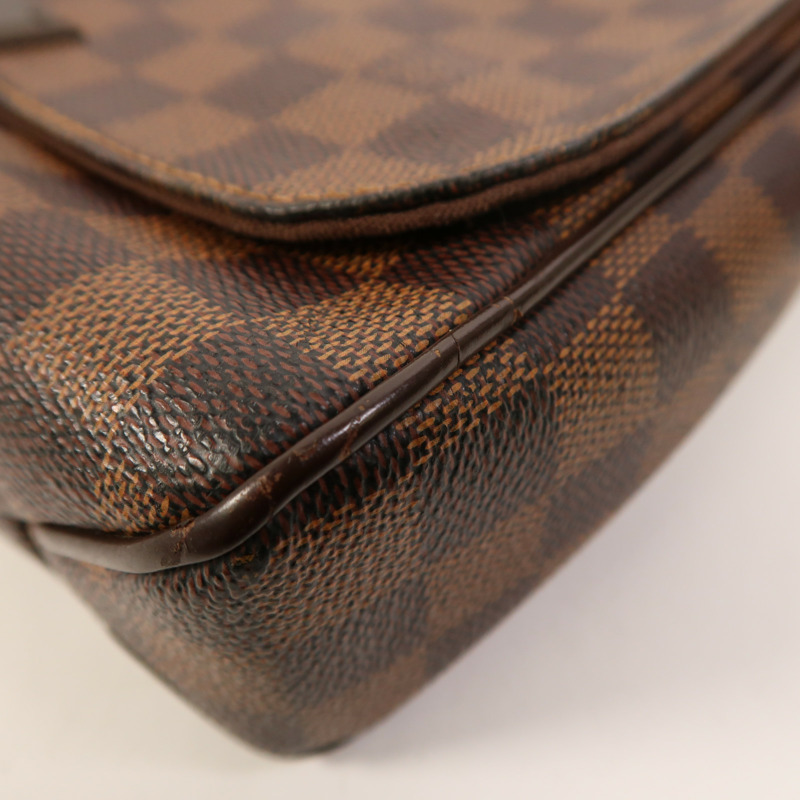 LOUIS VUITTON Damier District PM肩背袋-16