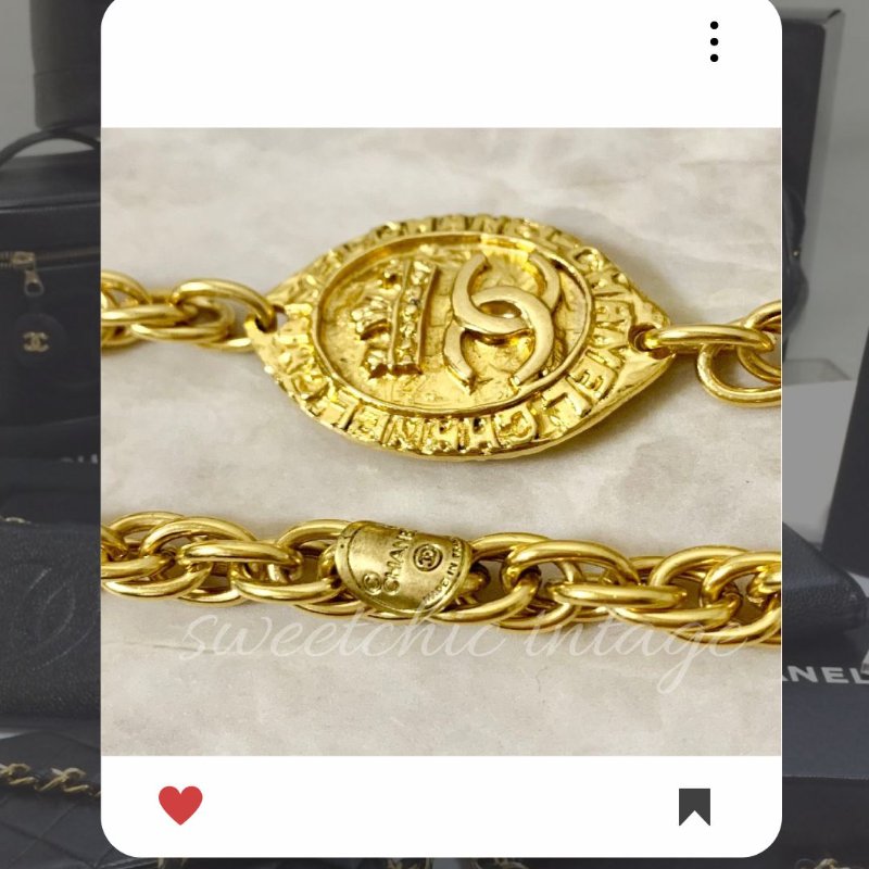 🛍️🎁 26 🔥 2月新品上架 新年情人節💘 CHANEL 香奈兒 復古金色皇冠和橢圓形圖LOGO頸鏈 🔥 香奈兒熱賣款 香奈兒經典款 耳環 CHANEL EARRING-1