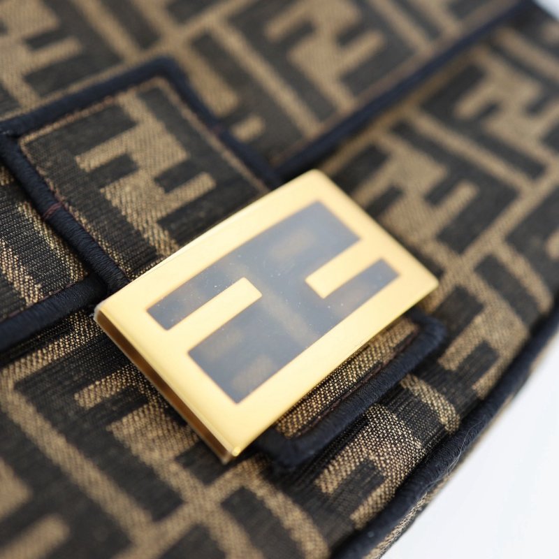 全新Fendi Baguette法棍包-5