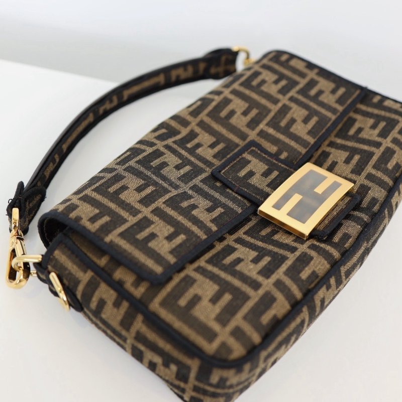 全新Fendi Baguette法棍包-10