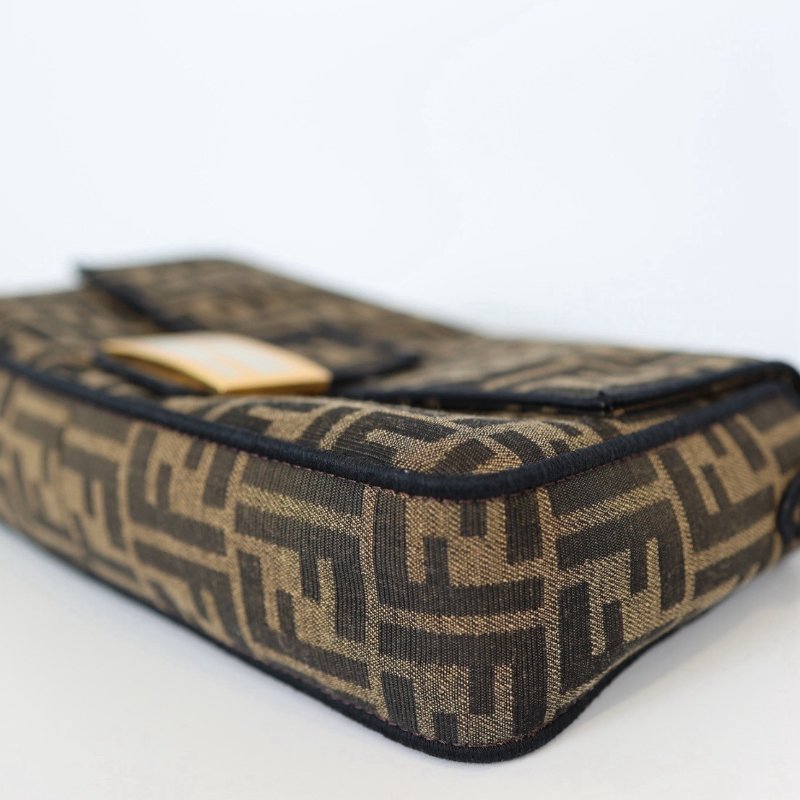 全新Fendi Baguette法棍包-15