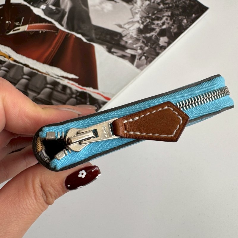 ✨閒置99成新 U刻 Silk in天空藍拉鍊絲巾短夾-3