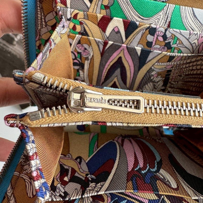 ✨閒置99成新 U刻 Silk in天空藍拉鍊絲巾短夾-7