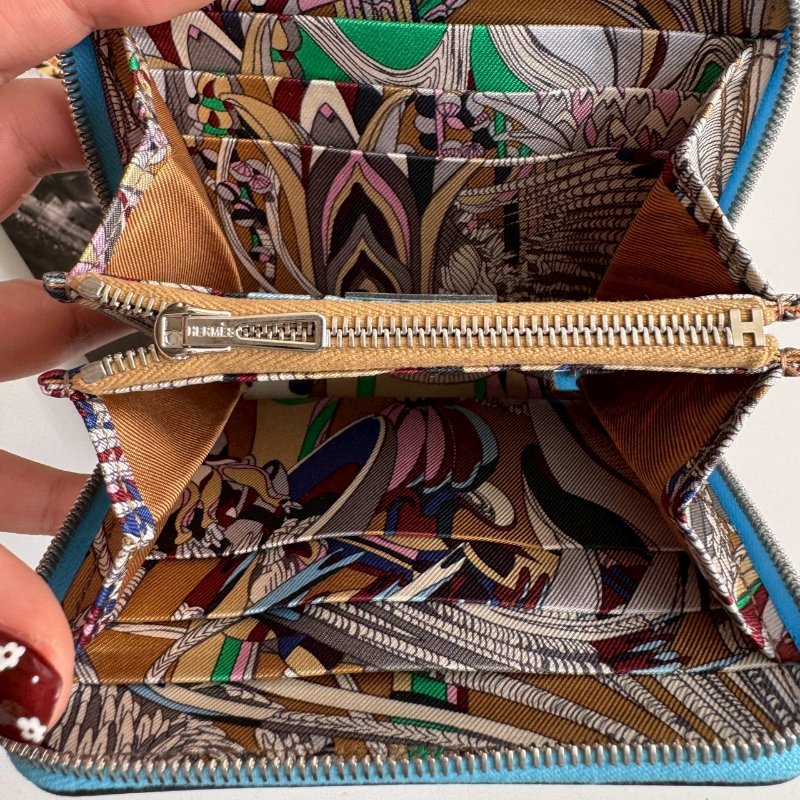 ✨閒置99成新 U刻 Silk in天空藍拉鍊絲巾短夾-8