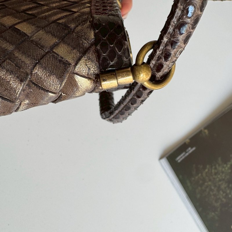 😍絕版隨身小包 BOTTEGA VENETA BV 經典皮革編織金棕色肩背包-21