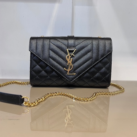 YSL 黑荔枝牛皮Envelope絎縫金釦信封下蓋肩斜背鏈包
