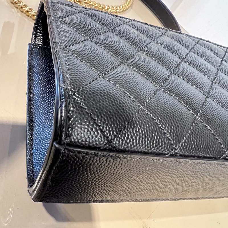 YSL 黑荔枝牛皮Envelope絎縫金釦信封下蓋肩斜背鏈包-9