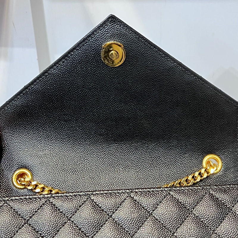 YSL 黑荔枝牛皮Envelope絎縫金釦信封下蓋肩斜背鏈包-10